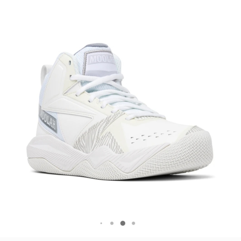 BNWOT Moolah Youth White Kid Basketball Shoes Mid Rise Size US 4.5